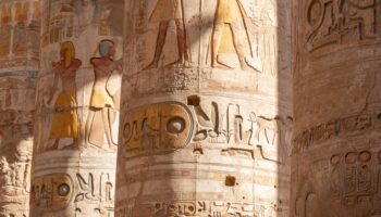 Le Temple de Louxor : l’élégance sacrée au cœur de la cité des pharaons